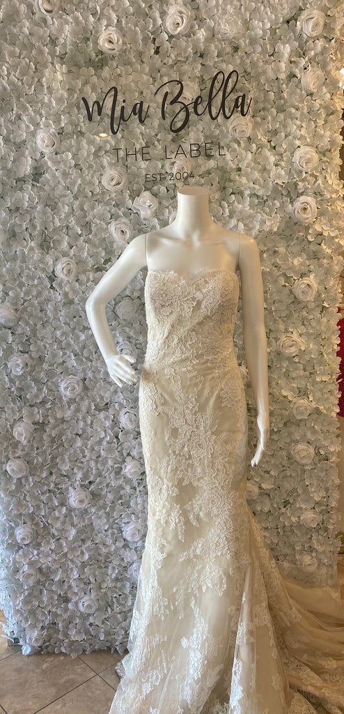 Pronovias Famosa Sample